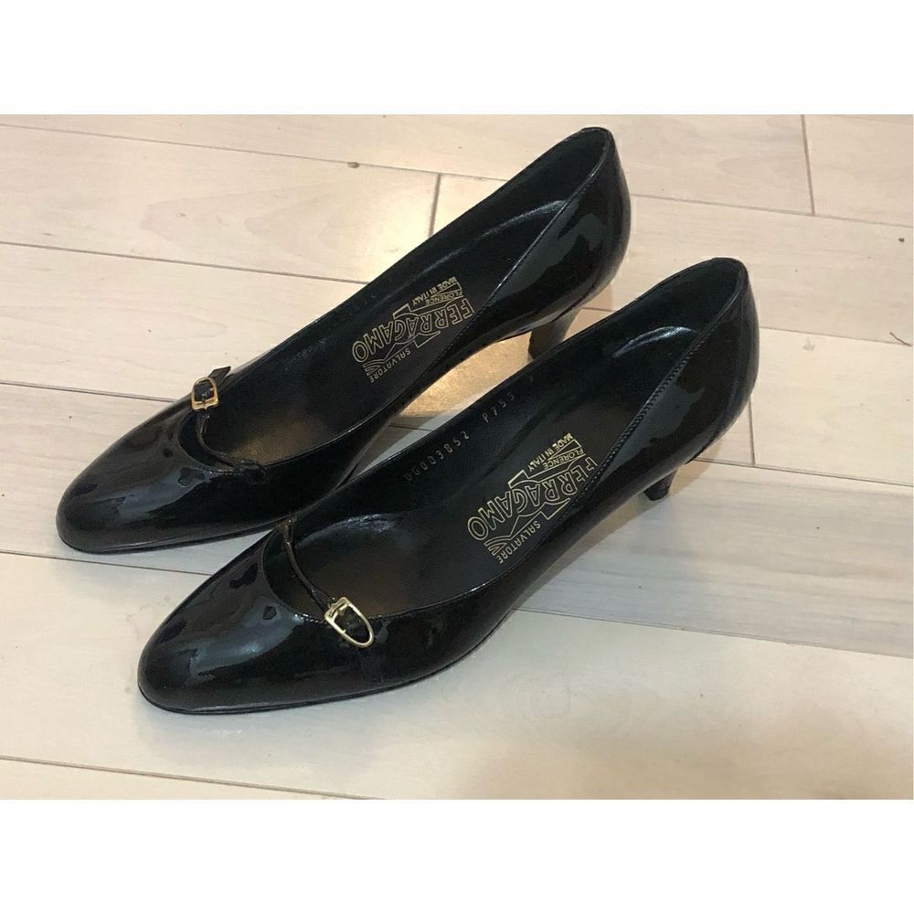 Salvatore Ferragamo Women's Vintage Florence Black Shoes Size 7